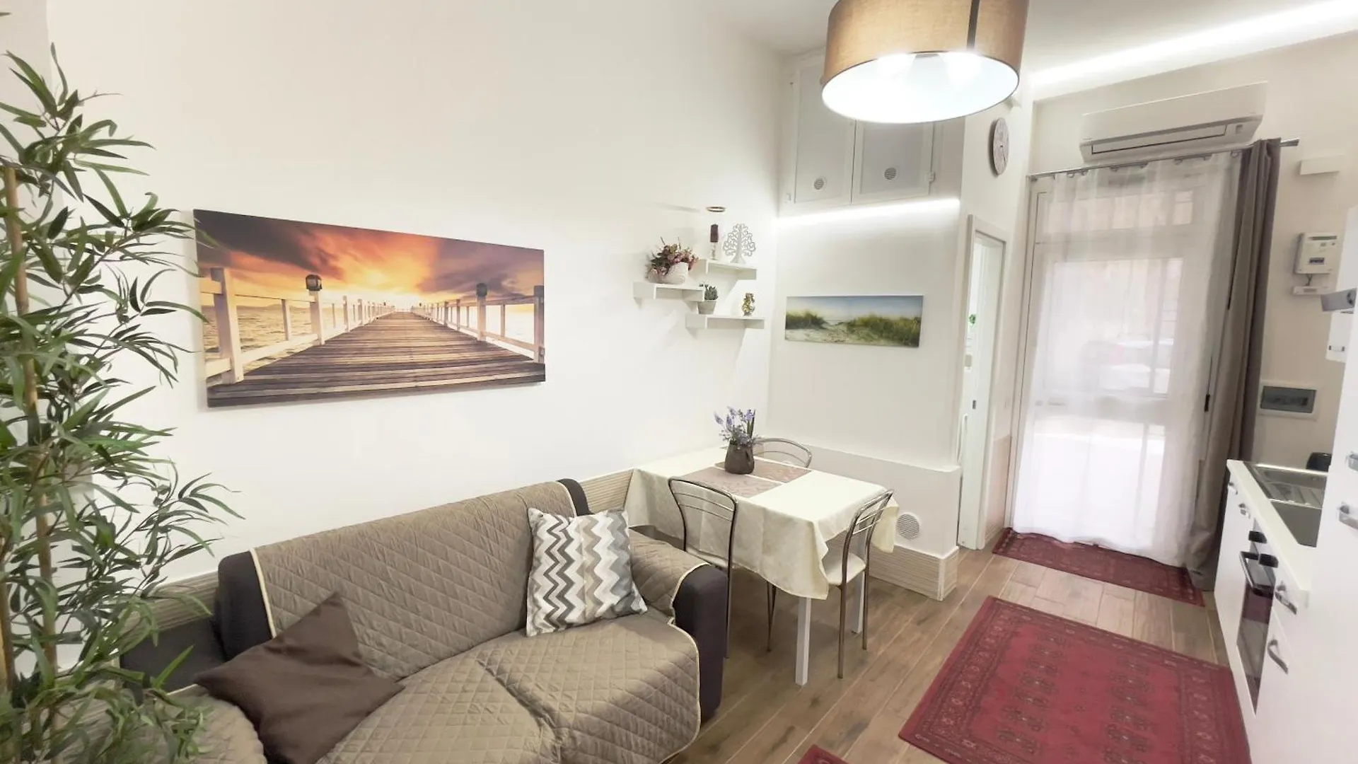 Cathedral Apartment باليرمو 0*,  إيطاليا
